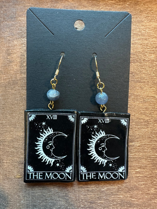 Tarot: The Moon (iolite beads)